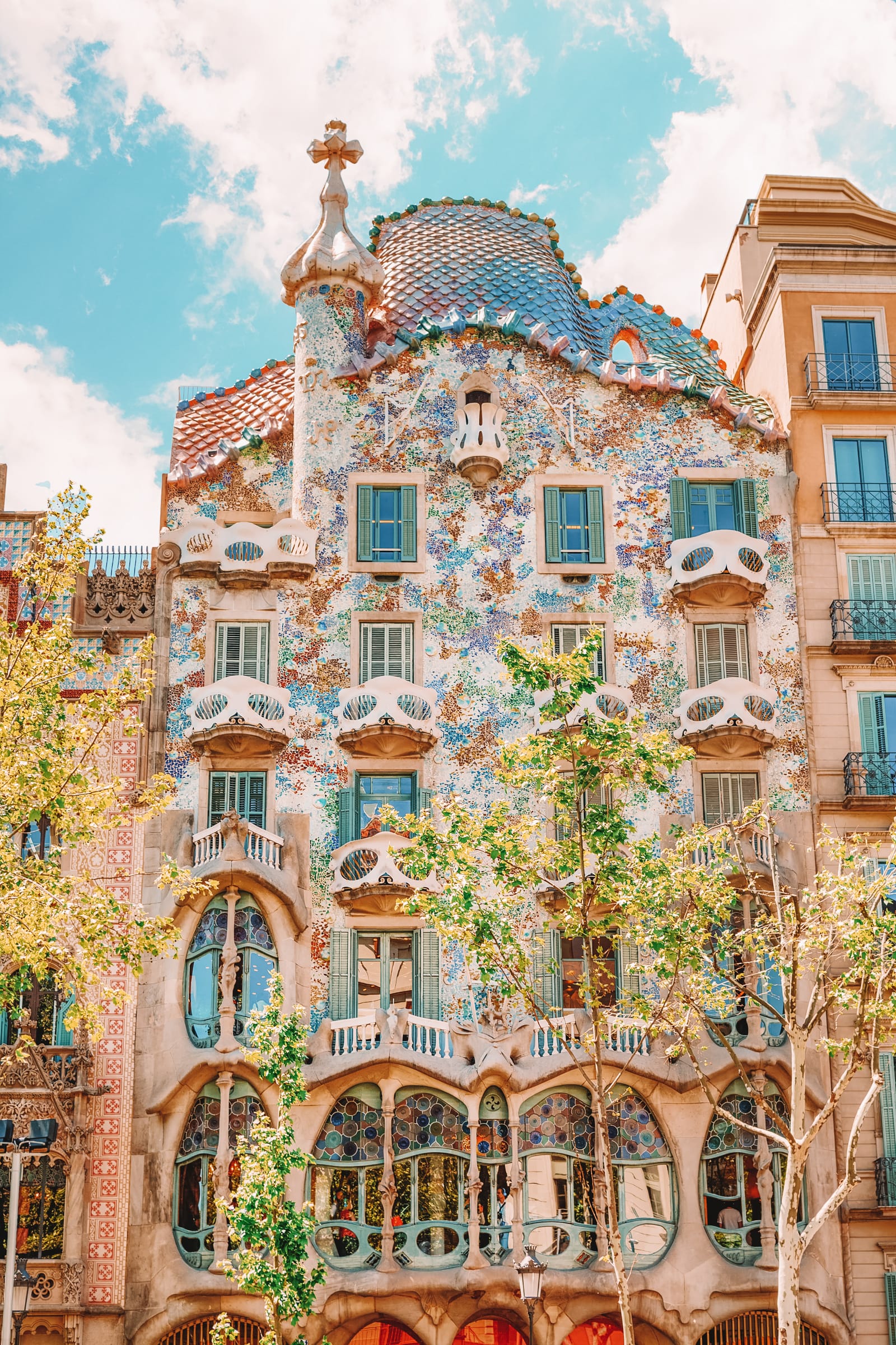 Barcelona Bucket List: 25 Best Things to do in Barcelona – Earth