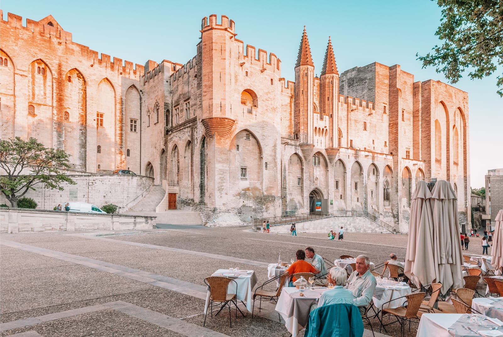 avignon tourist center