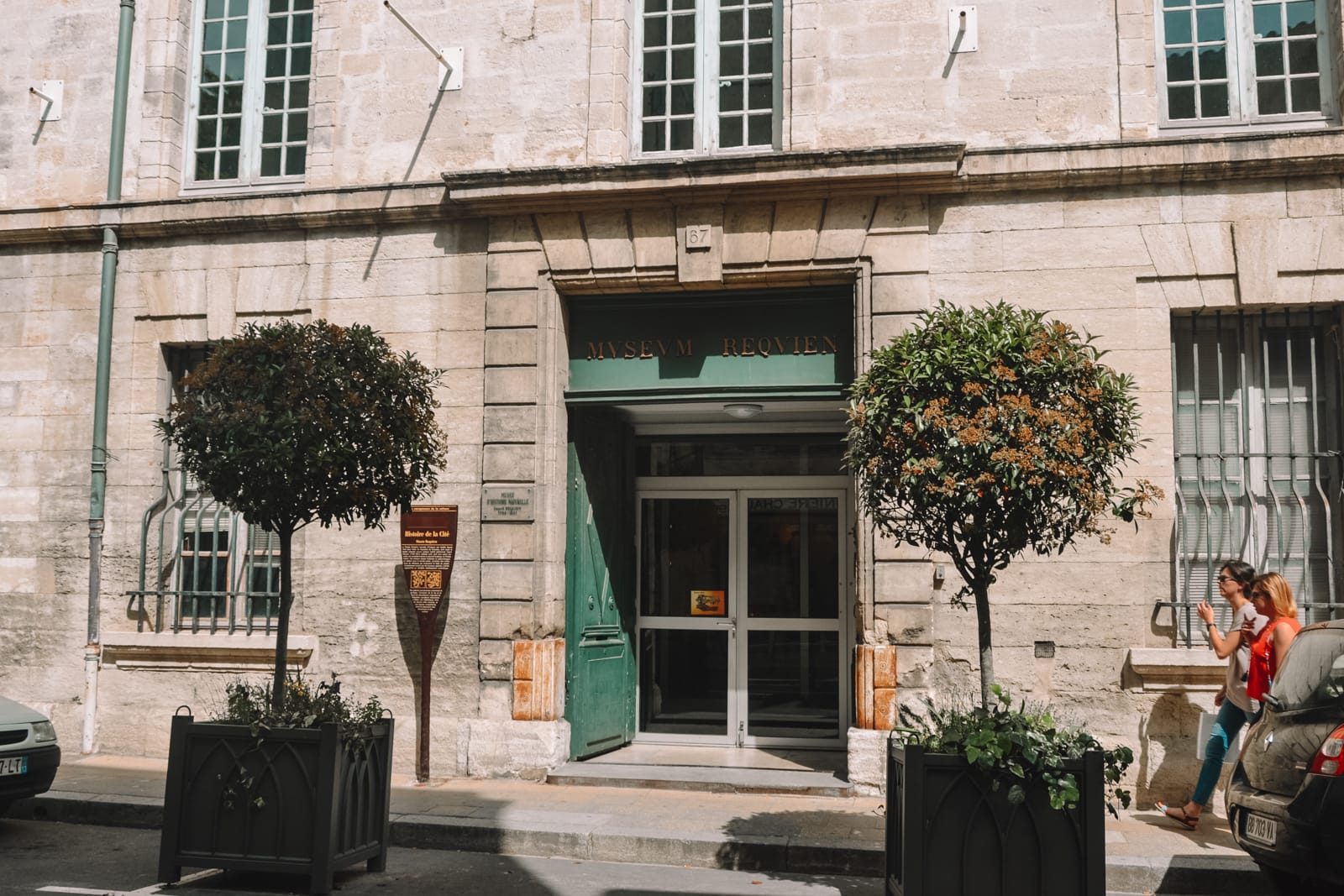 13 Best Things To Do In Avignon, France (11)